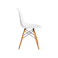 Witte Eames stoel