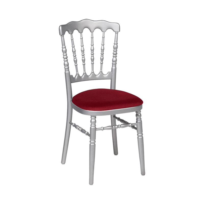 Chaise Napoléon argentée en bois avec galette bordeaux