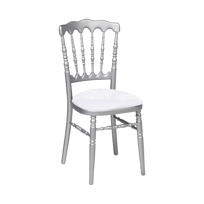 Chaise Napoléon argentée en bois avec galette velours blanche