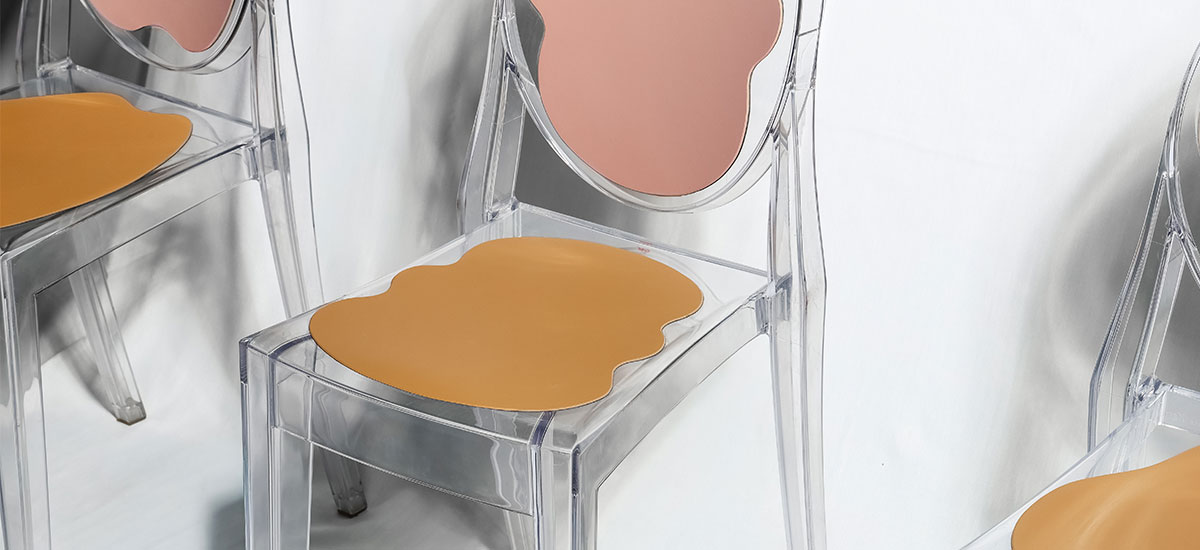 De Ghost Chair herontdacht : wanneer Options Belgique x Arthur Halbique een designicoon heruitvinden